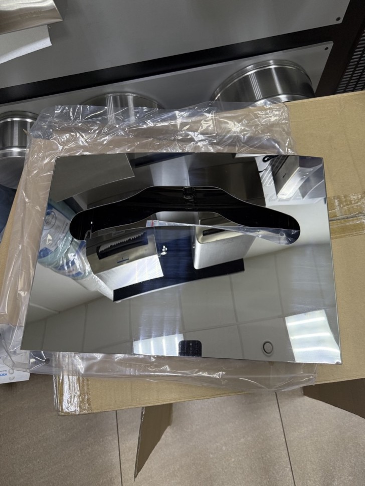 Диспенсер покрытий для унитаза 1/2 сложения с замком WisePro металл Хром / 77-41