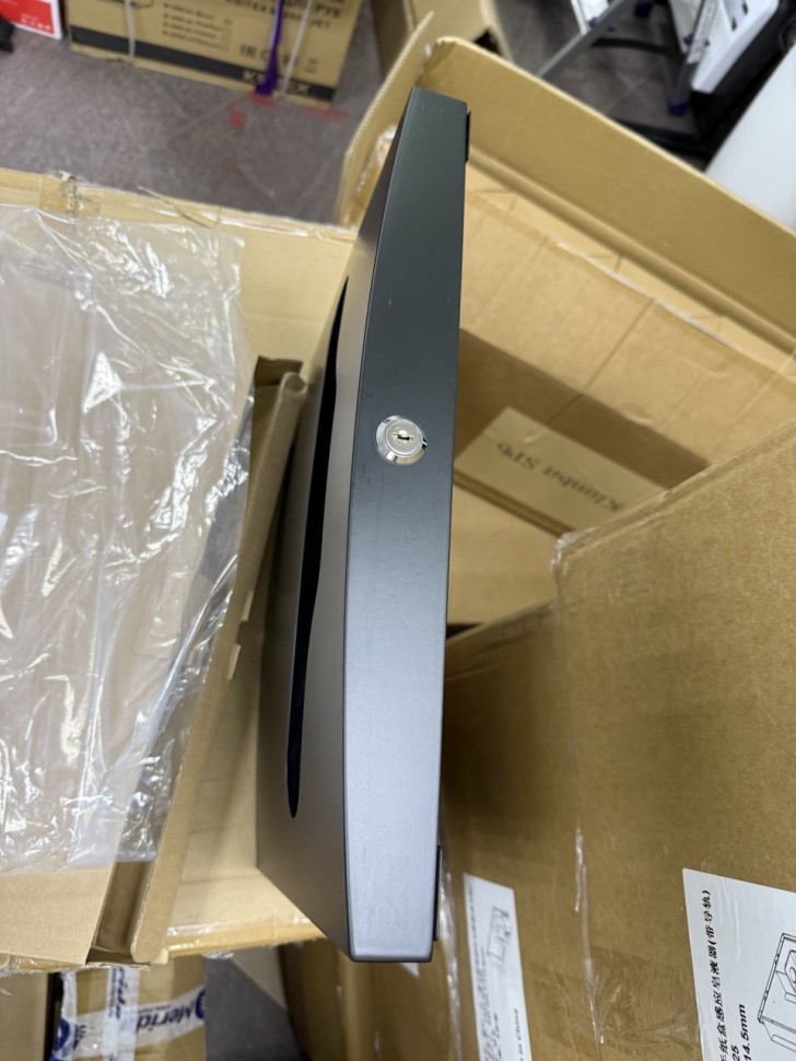 Диспенсер покрытий для унитаза 1/2 сложения с замком WisePro металл Черный / 77-43