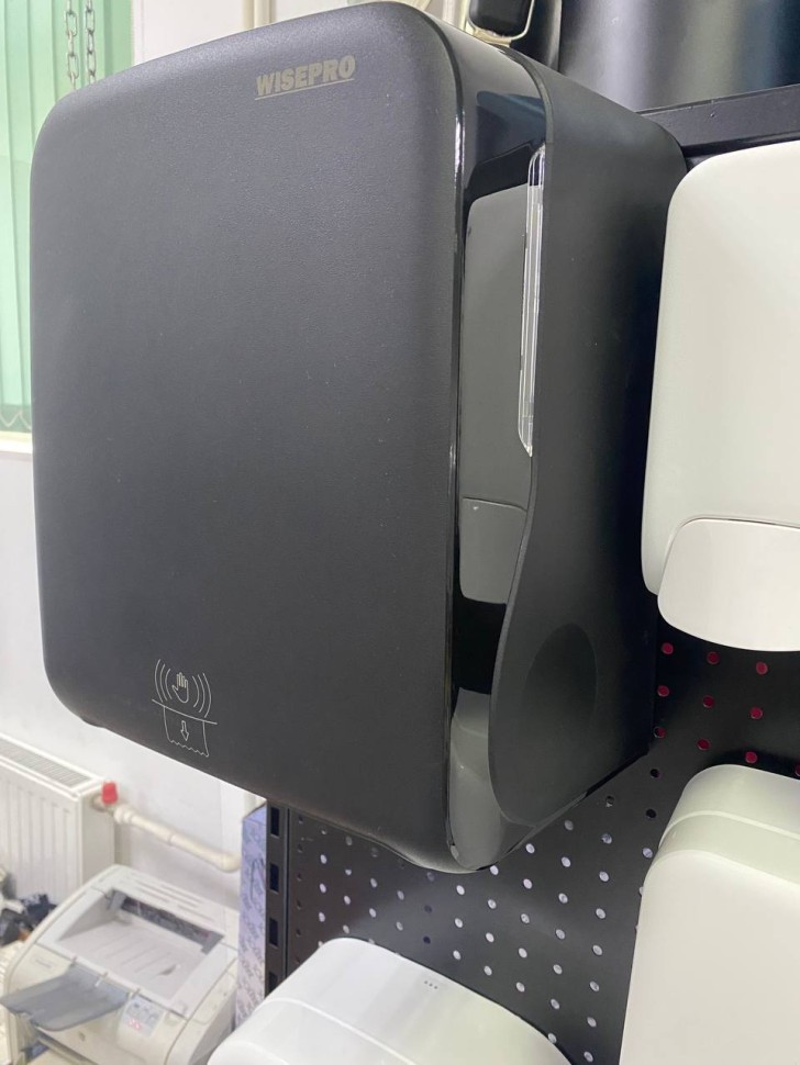 Диспенсер рулонных бумажных полотенец WisePro M660A-B со втулкой автоматический Черный / 72802