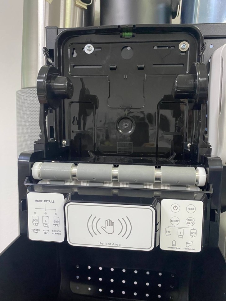 Диспенсер рулонных бумажных полотенец WisePro M660A-B со втулкой автоматический Черный / 72802