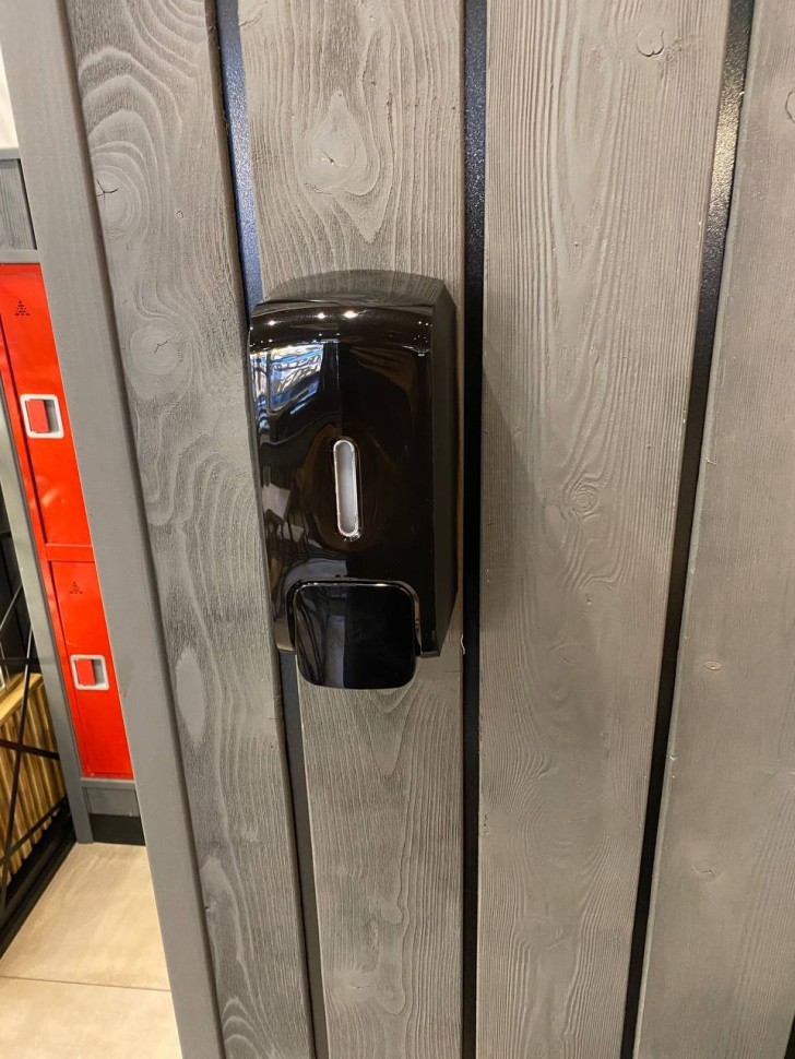 Дозатор для ЖИДКОГО ДЕЗ СРЕДСТВА WisePro K210M-BD наливной механический 1000 мл, черный / 71030