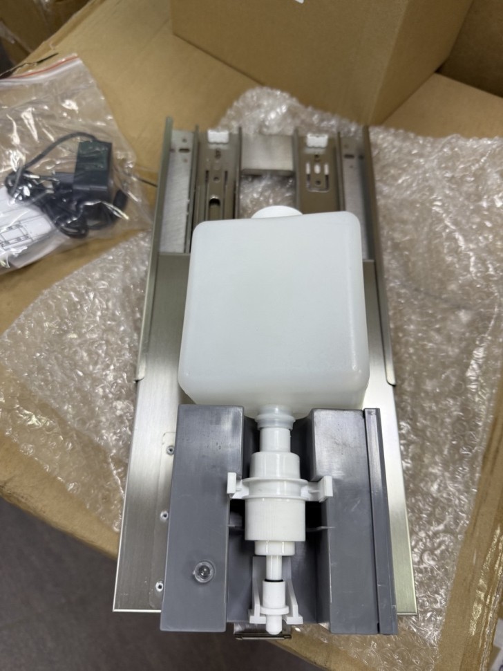 Встраиваемый выдвижной дозатор для жидкого мыла автоматический (сенсорный) за зеркалом WisePro Нерж сталь Матовая сталь / 78-1