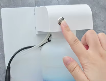 Встраиваемый дозатор жидкого мыла или пены автоматический (сенсорный) за зеркалом WisePro Нерж сталь / 78-10