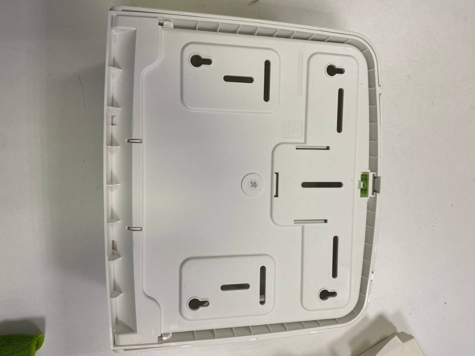 Диспенсер бумажных полотенец WisePro M620-W на 1 пачку Z-сл белый / 72300