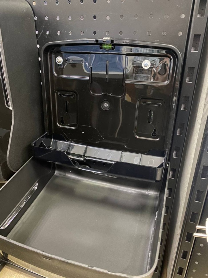 Диспенсер бумажных полотенец WisePro M630-B на 2 пачки V-сл черный / 72410