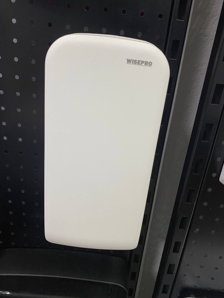 Диспенсер для листовой туалетной бумаги WisePro M650-W белый / 72700